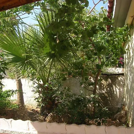 Aristea Apartment *